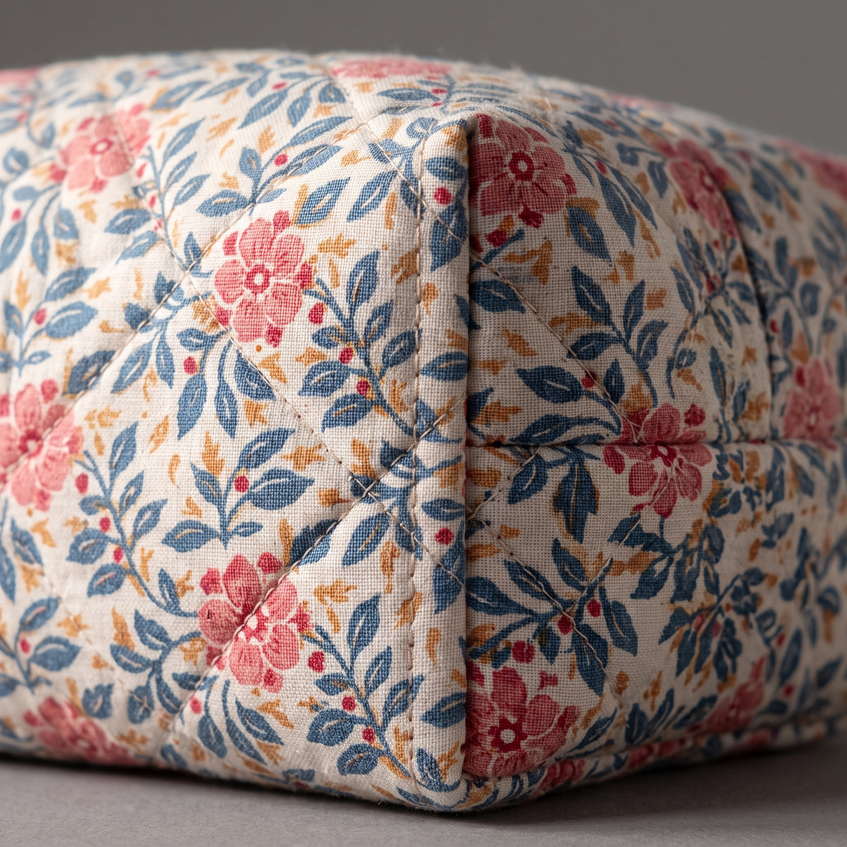 Quilted Zip Pouch Sewing Pattern PDF | Boxy Makeup Bag in 3 Sizes | Fat Quarter Friendly | Beginner Zipper Pouch