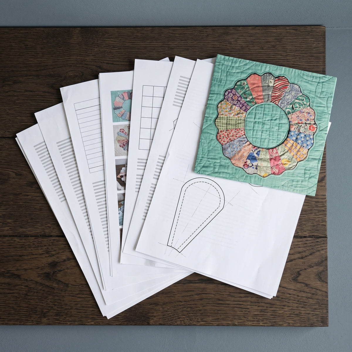 Dresden Plate Quilt Pattern PDF - 16 Block Vintage Quilt - Full Size Petal Template - 1930s Style Scrap Quilt - Instant Download