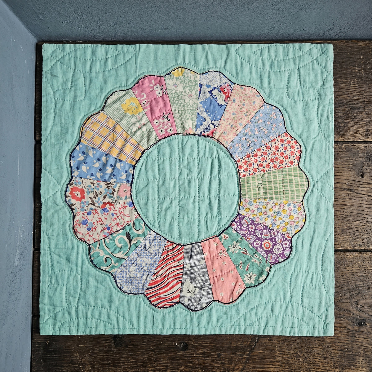 Dresden Plate Quilt Pattern PDF - 16 Block Vintage Quilt - Full Size Petal Template - 1930s Style Scrap Quilt - Instant Download