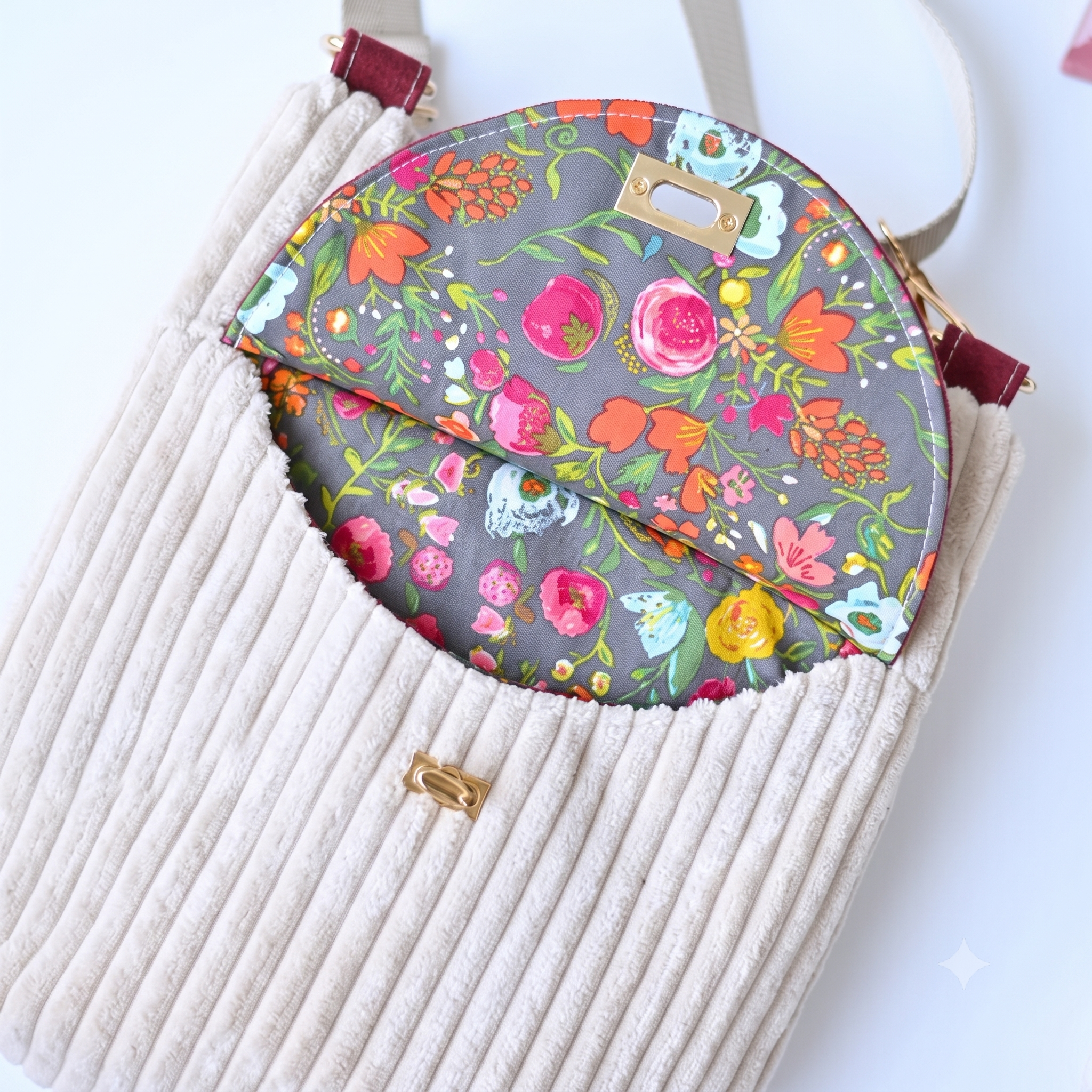 Crossbody Bag Sewing Pattern PDF | Curved Shoulder Bag with Turn Lock Flap | Zip Pockets | 48 Page Tutorial | Instant Download