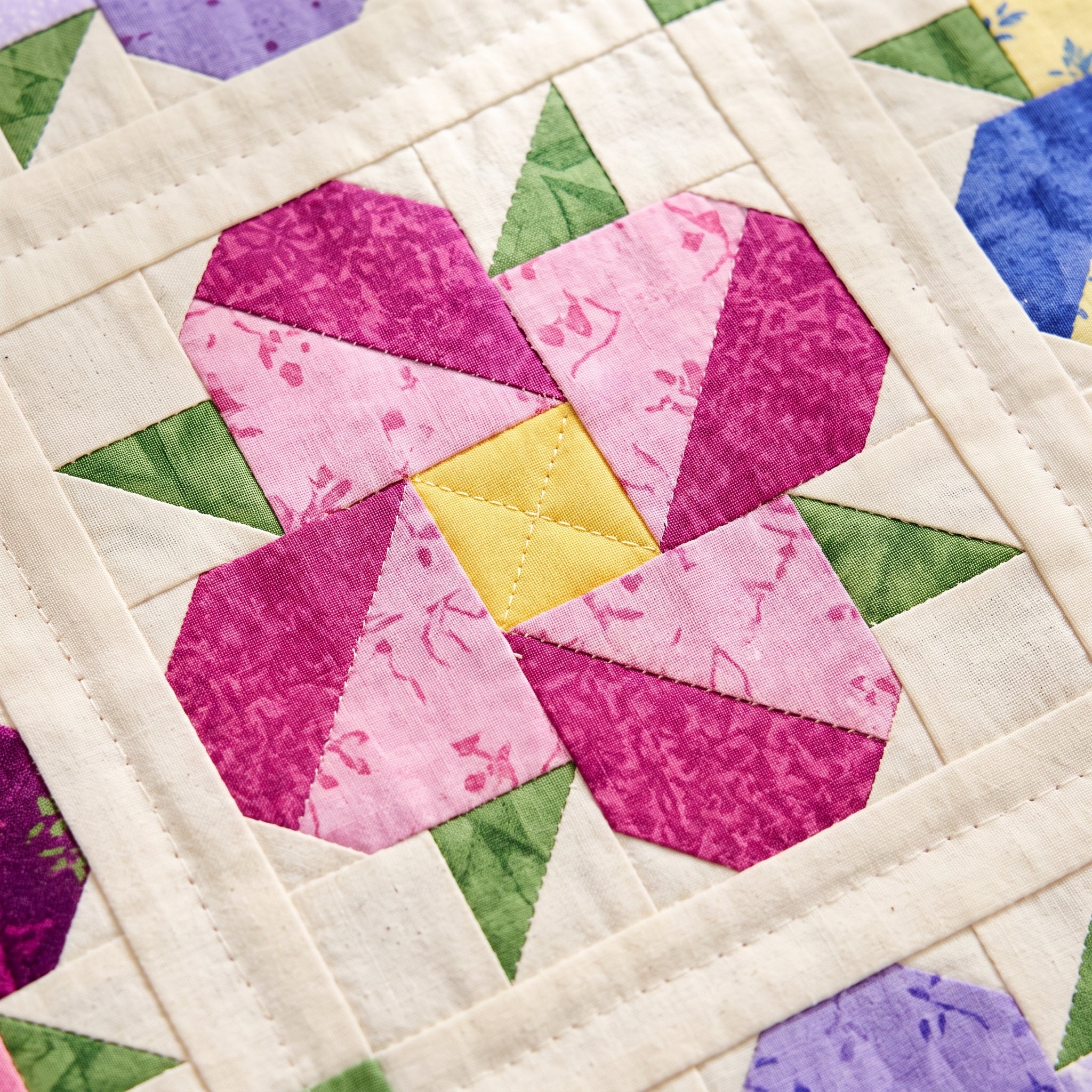 Flower Quilt Pattern PDF | Pieced Floral Quilt in Two Sizes, Baby & Lap | Fat Quarter Friendly | Instant Download Quilt Pattern