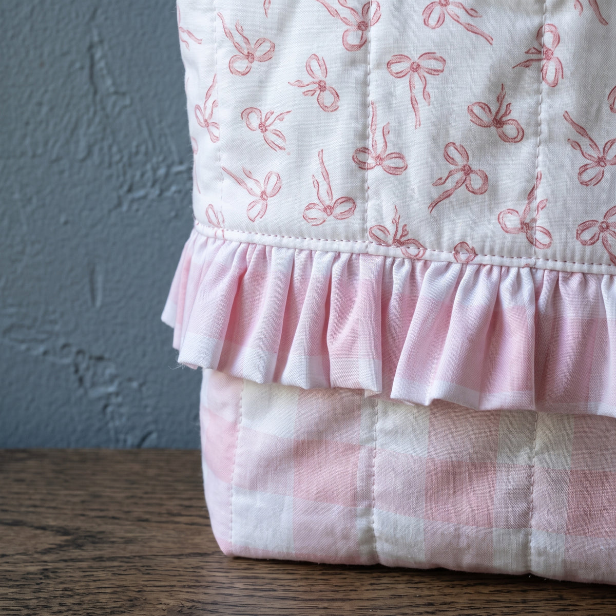 Quilted Bow Print Tote Sewing Pattern PDF – 2 Sizes, Gingham Ruffle, 3 Inside Pockets, Everyday Bag