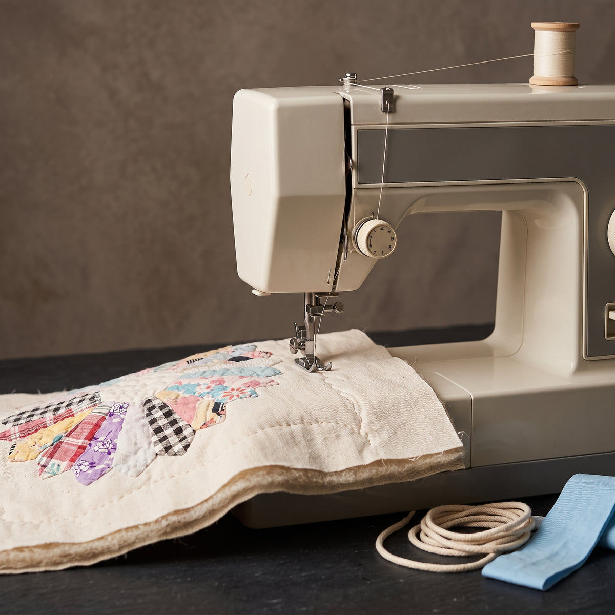 Dresden Plate Drawstring Bag Pattern PDF - Quilted Project Bag - Full Size Petal Template - Scrap Friendly Sewing Pattern