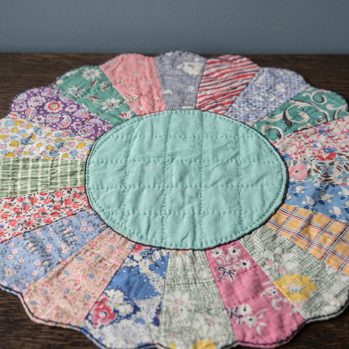 Dresden Plate Quilt Pattern PDF - 16 Block Vintage Quilt - Full Size Petal Template - 1930s Style Scrap Quilt - Instant Download