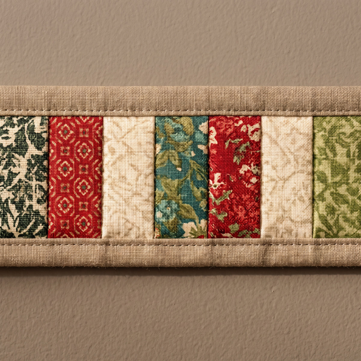 Cottage Quilt Pattern PDF, Applique Wall Hanging, Scrap Friendly