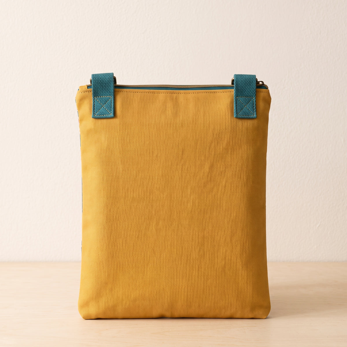 Crossbody Bag Sewing Pattern | Flat Travel Bag with Three Zipped Pockets | Adjustable Strap | A4 & US Letter PDF | Instant Download