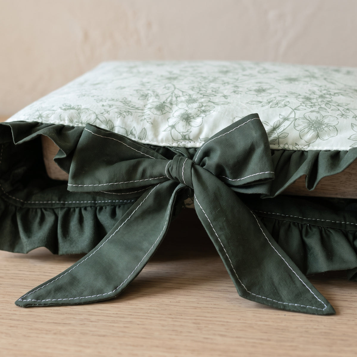 Padded Bible Cover Sewing Pattern PDF – Ruffle Edge and Fabric Bow, Reversible Book Sleeve, Beginner