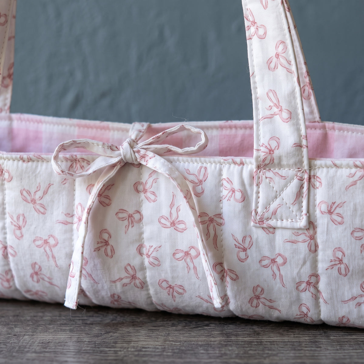 Quilted Bow Print Tote Sewing Pattern PDF – 2 Sizes, Gingham Ruffle, 3 Inside Pockets, Everyday Bag