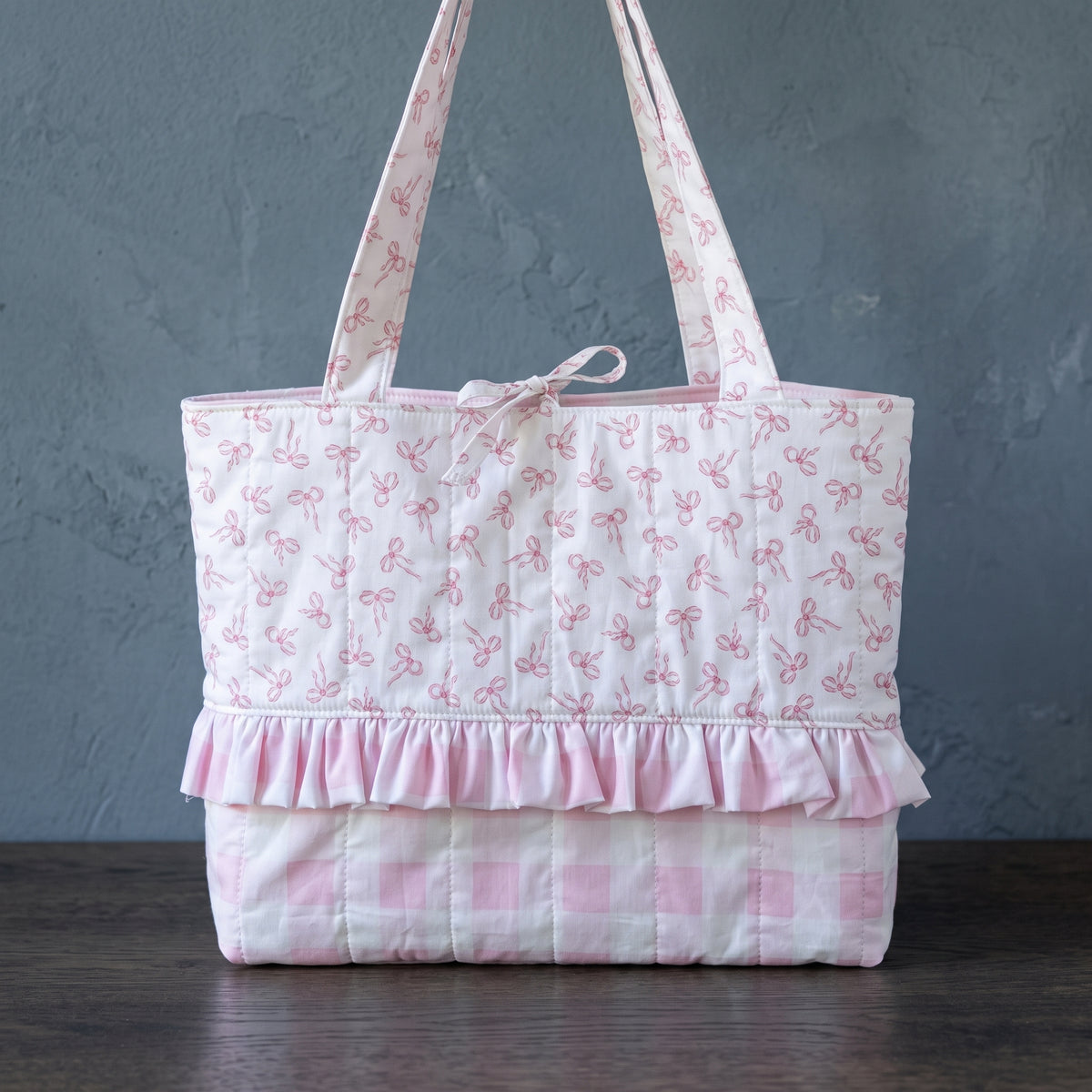 Quilted Bow Print Tote Sewing Pattern PDF – 2 Sizes, Gingham Ruffle, 3 Inside Pockets, Everyday Bag