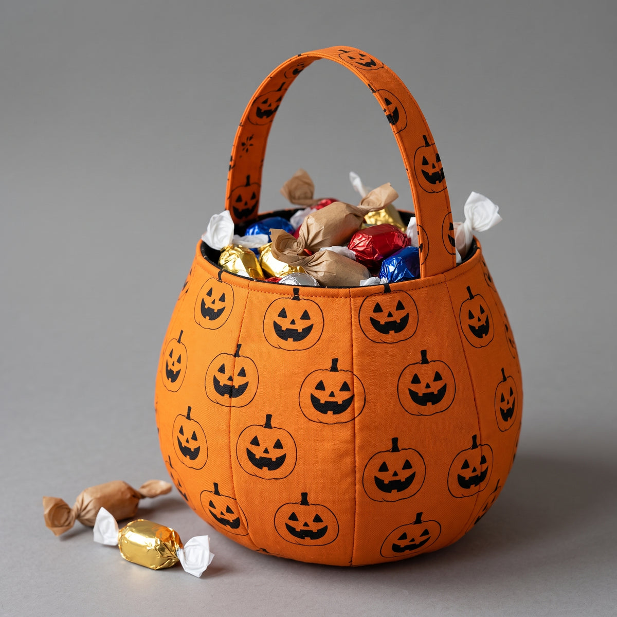 Trick or Treat Bag Sewing Pattern PDF | Fabric Halloween Bucket & Basket, Fully Lined | One Fat Quarter | A4 & US Letter